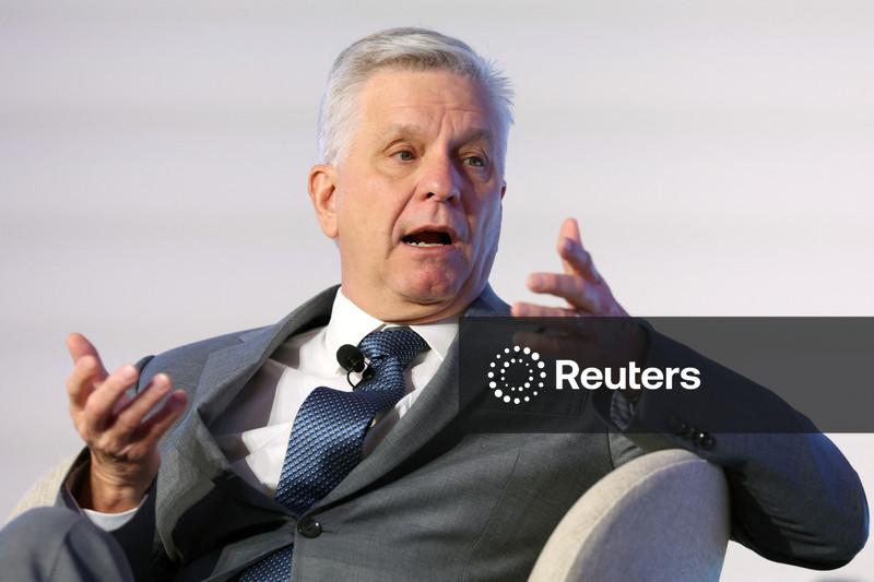 Waller diz que votou por corte de juros pelo Fed devido a risco no mercado de trabalho