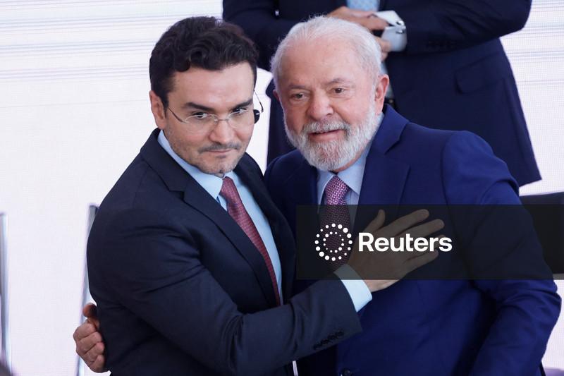 Lula anuncia saída de Sabino do Turismo e ala governista do União Brasil indicará novo nome, diz fonte