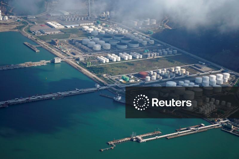 Petróleo cai após Ucrânia sinalizar apoio à estrutura do acordo de paz com Rússia