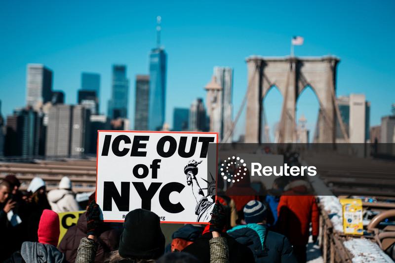 ICE amplia poder de agentes federais para prender pessoas sem mandado, diz New York Times