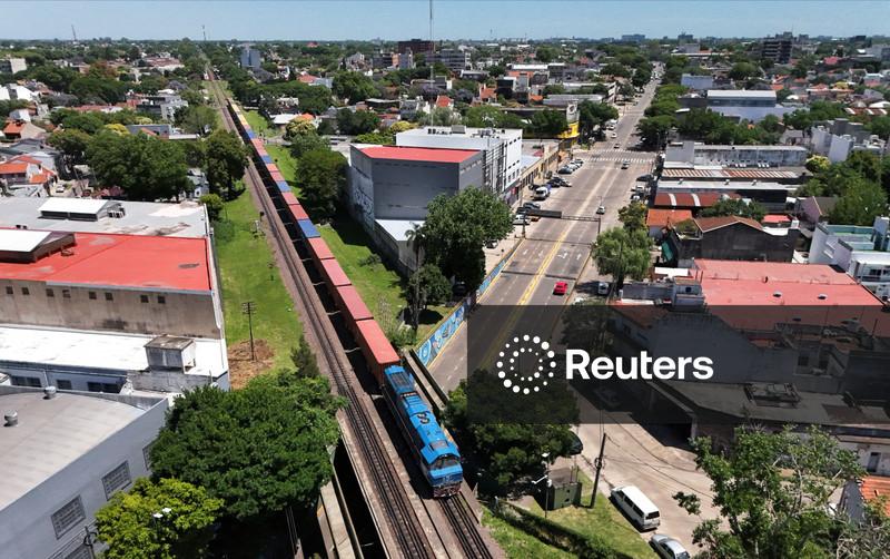 Argentina quer impulsionar exportação de grãos e minerais com privatização da rede ferroviária