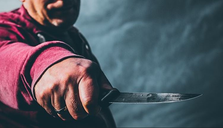 Briga de bar termina com dois homens esfaqueados em Manaus