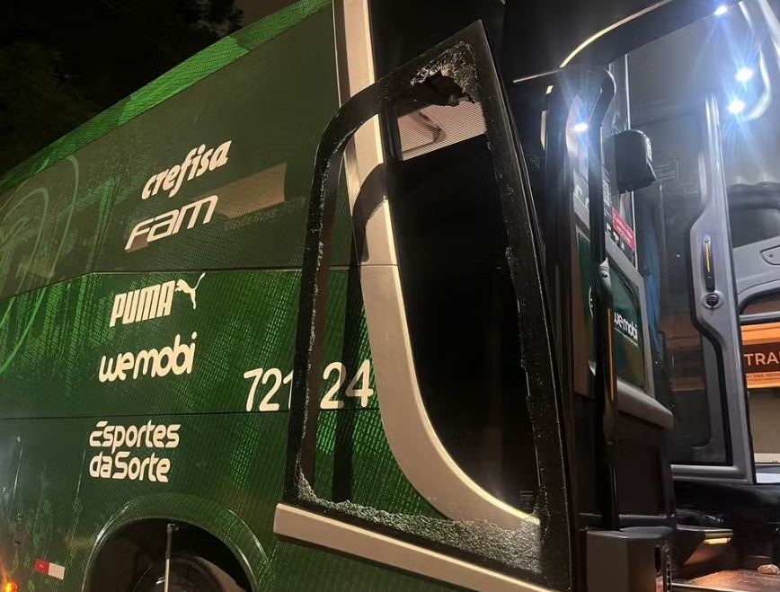 Ônibus que levava jogadoras do Palmeiras é atacado a caminho de evento