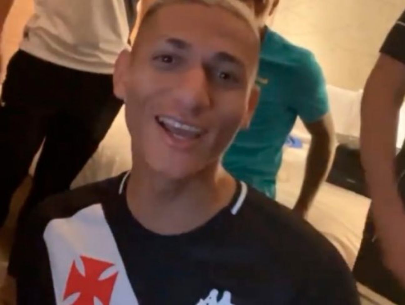 Richarlison afirma ser torcedor do Vasco e diz ver jogos na Inglaterra