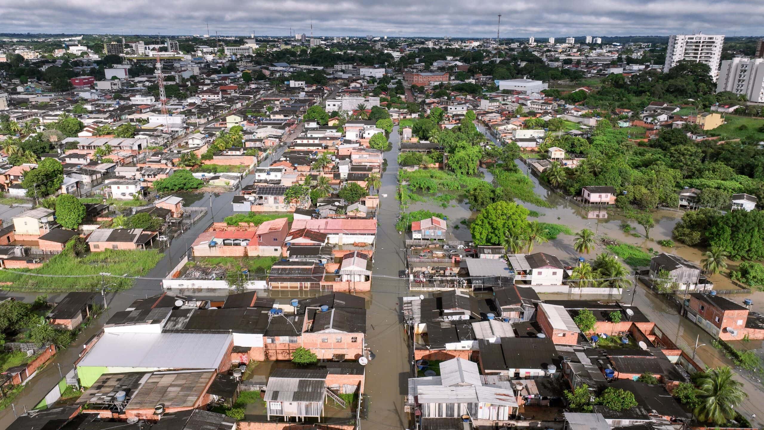 Enchente no Acre faz rios transbordarem e já prejudica mais de 400 famílias