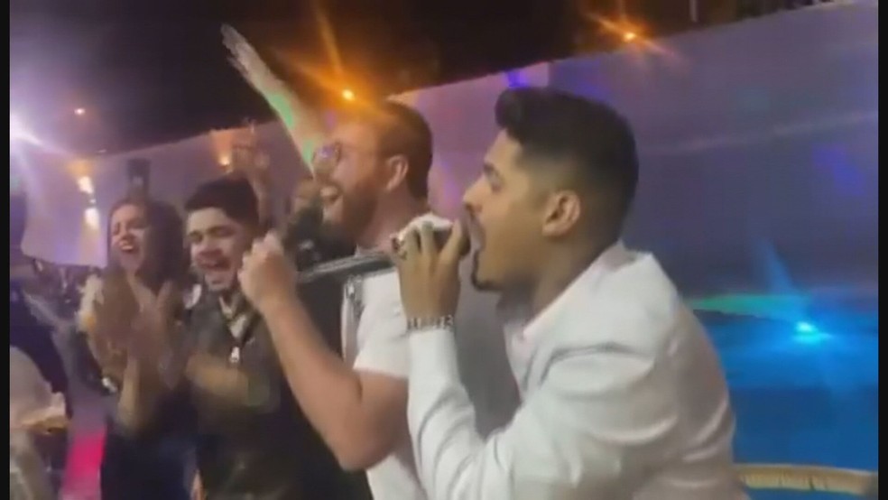 Prefeito de Magé, Renato Cozzolino é flagrado em festa sem máscara