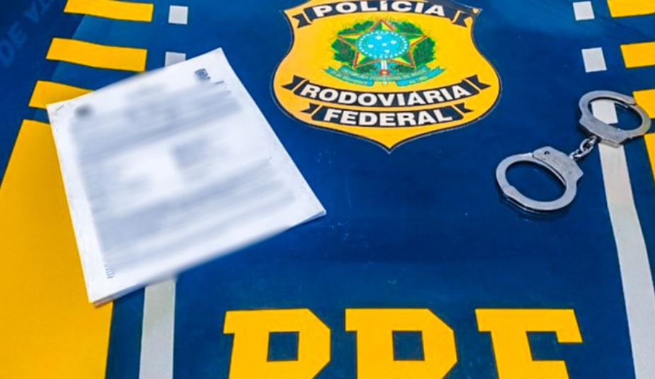 Foragido é recapturado ao 'cair' em blitz da Polícia Federal na BR-319