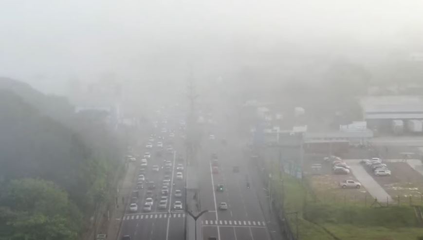 Manaus amanhece sob nevoeiro e frio com temperatura de 22°