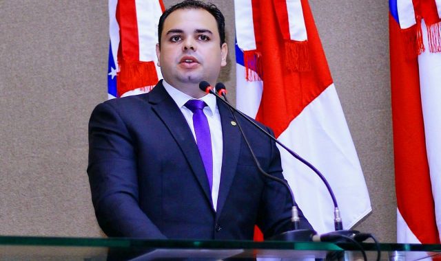 Roberto Cidade cobra Amazonas Energia por apagões elétricos em Amaturá