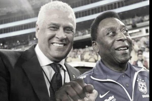 'Obrigado por tudo. Nós te amamos', lamenta Vasco sobre morte de Roberto Dinamite