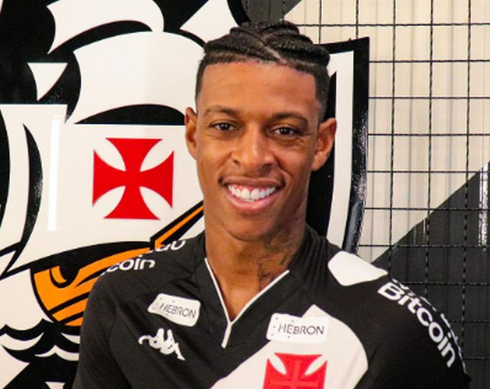 Vasco anuncia contratação de Robson Bambu por empréstimo