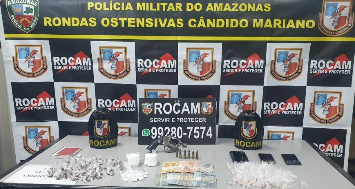 Suspeito é preso com drogas ao tentar fugir pelo quintal de casa em Manaus