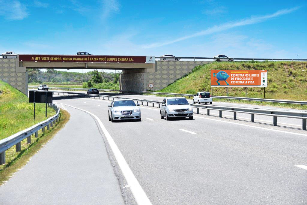 Motorista será indenizado após quebrar carro por barreira solta em pista