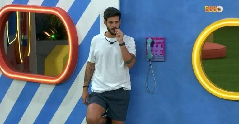 BBB 22: Acampado no Big Fone, Rodrigo deve receber trote de Boninho 