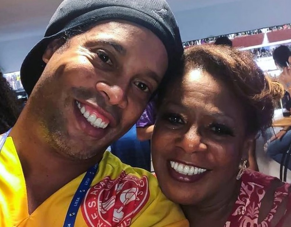 Irmã explica porque Ronaldinho Gaúcho não foi ao funeral da mãe