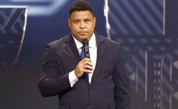 Ronaldo se diz 'parte corintiano' e será homenageado na frente da Fiel