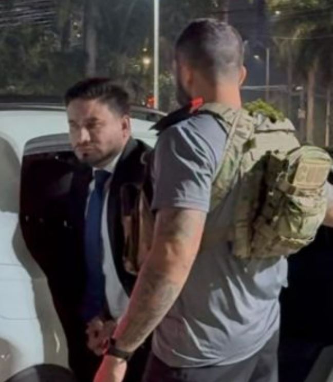 Jornalista Alex Braga passa mal na prisão e vai parar no hospital