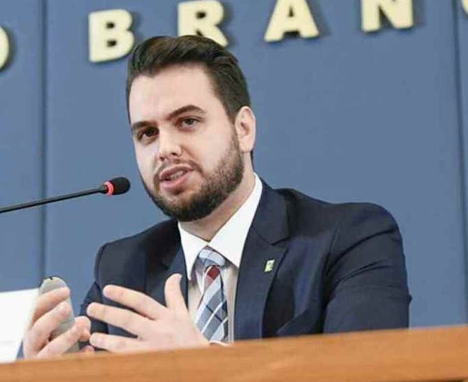 Alexandre de Moraes solta Filipe Martins, ex-assessor de Bolsonaro