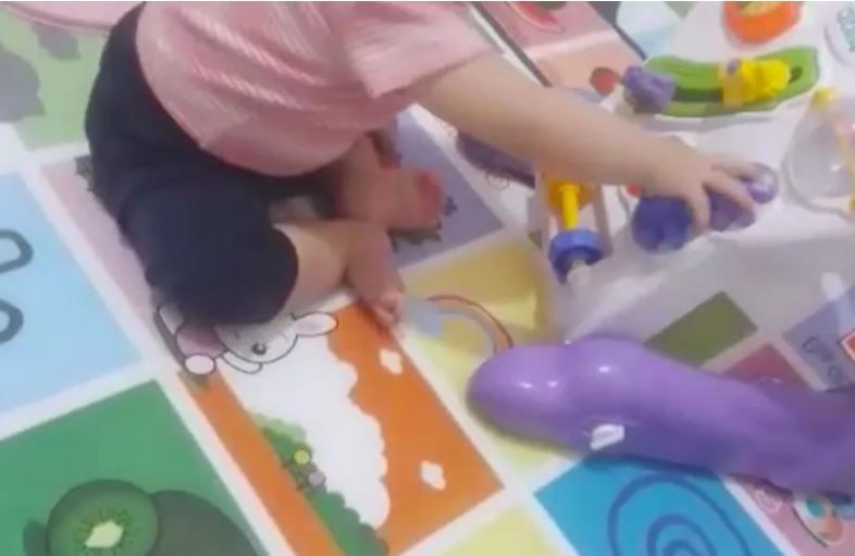 Bebê tem vacina trocada e recebe 6 doses de imunizante contra a covid-19