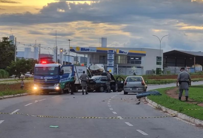 Jovem morre ao ser atropelado e arrastado pelo próprio veículo 