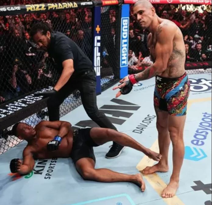 Brasileiro Alex Poatan derrota Jamahal Hill e pede luta no UFC Rio