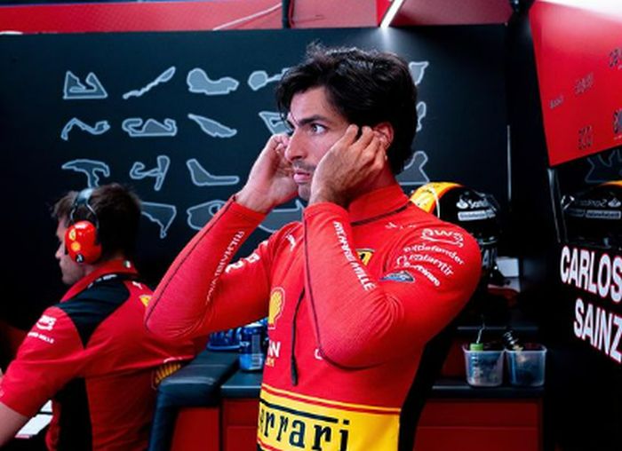 Sainz faz o melhor tempo e é pole na Itália