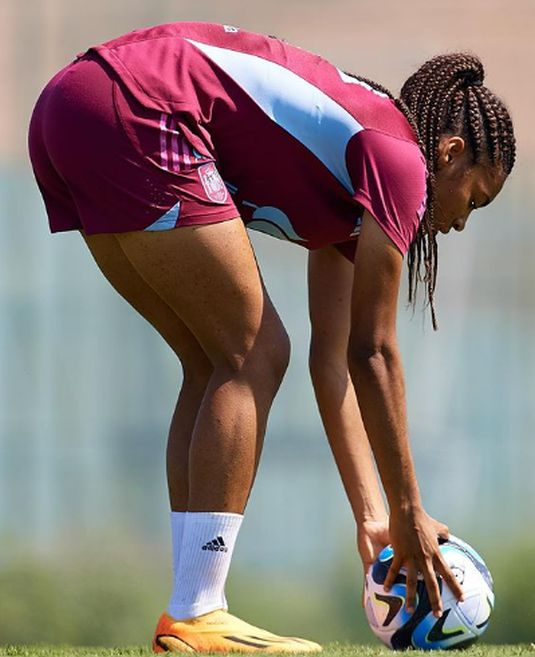 Estrela do atletismo, Paralluelo abraçou o futebol e classificou a Espanha