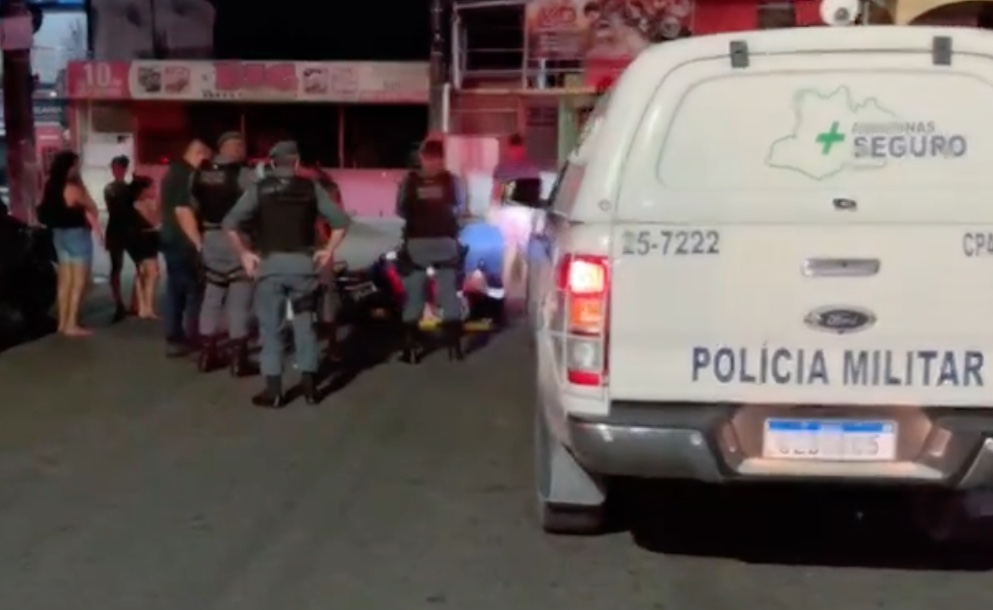 Mulher é arremessada ao ser atropelada por Picape em avenida de Manaus