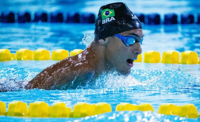 Promessa da natação paralímpica quer seguir legado de Daniel Dias