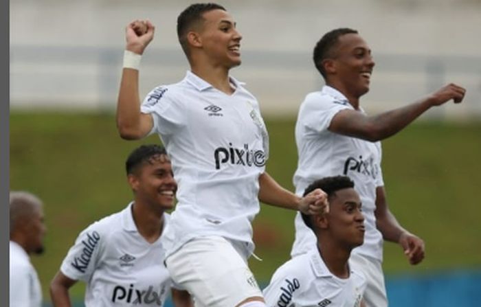 Santos descarta técnico estrangeiro e coloca limite de tempo para definição