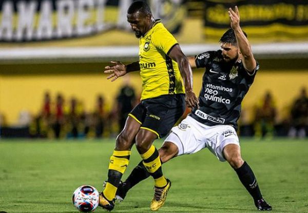 Corinthians perde para São Bernardo com erro bizarro e vê sequência ruir