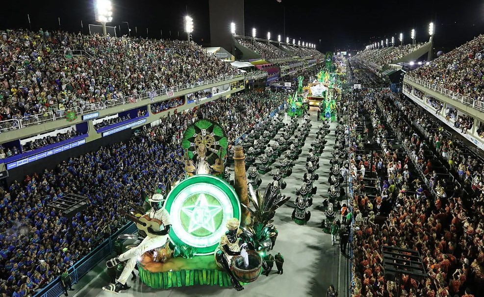 Bombeiros constatam falta de segurança e proíbem ensaios no Sambódromo do Rio