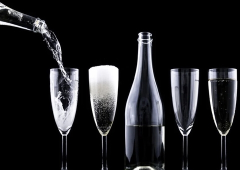 Beber champanhe traz cinco benefícios surpreendentes; confira