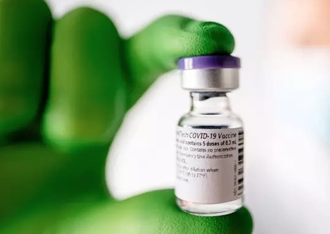 Vacina da Pfizer é eficaz contra três variantes do coronavírus, diz estudo