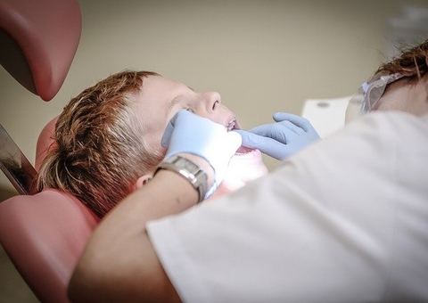 Pessoas com câncer devem ter cuidados com a saúde bucal, diz especialista