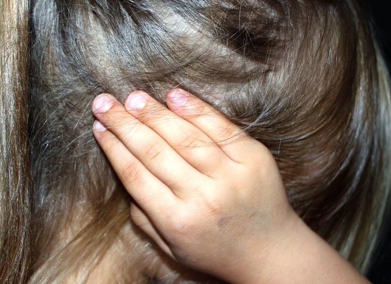 Crianças que presenciam violência policial podem desenvolver estresse pós-traumático