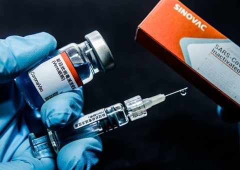 Vacina Coronavac é aprovada em testes de efeitos colaterais; confira