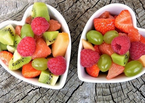 Frutas ricas em fibras para incluir na alimentação; confira