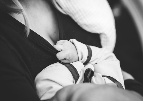 Estudo aponta que leite materno não transmite Covid-19