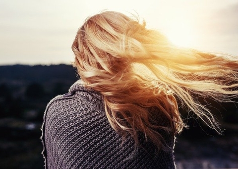 Benefícios do bicarbonato de sódio para cabelos oleosos; veja dicas