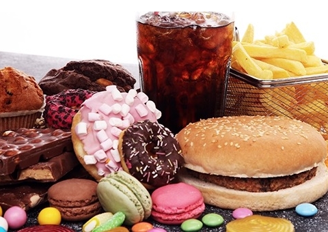 Alimentação ruim faz crianças serem até 20 cm mais baixas, diz estudo