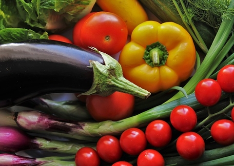 Alimentação saudável previne doenças gastrointestinais; entenda