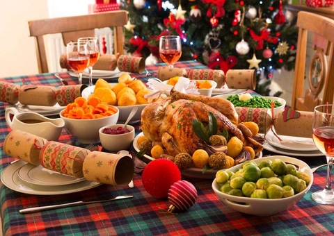 Exagerou na Ceia de Natal? Veja dicas para aliviar o mal-estar