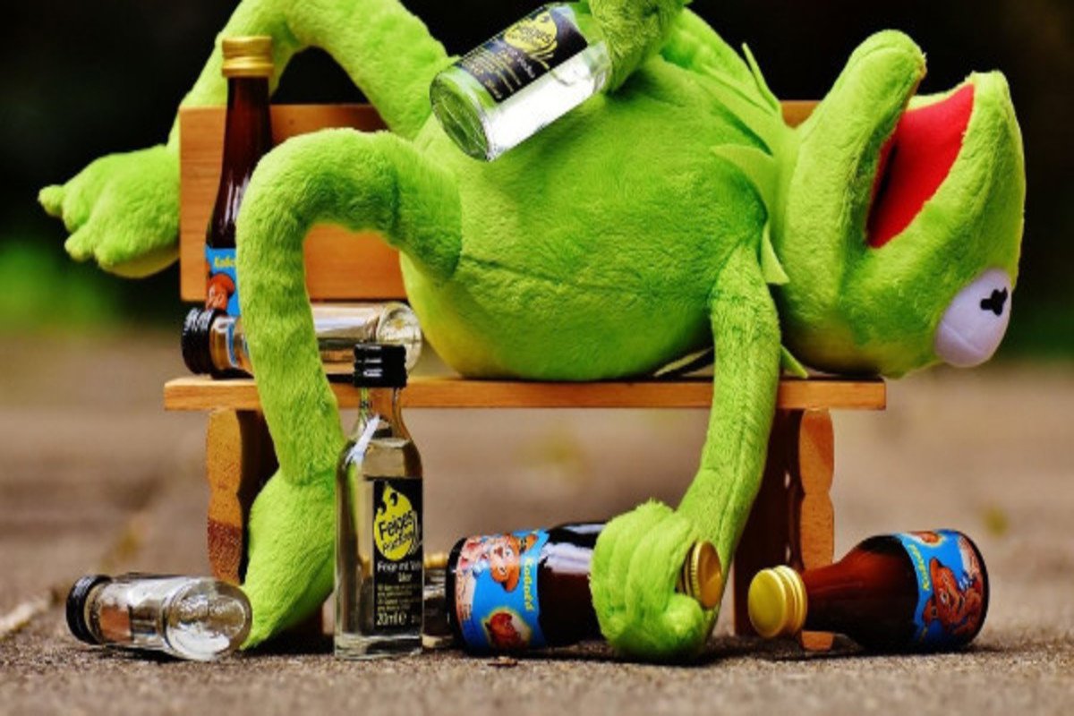 Bebeu demais? Saiba o que fazer para melhorar da ressaca de Natal