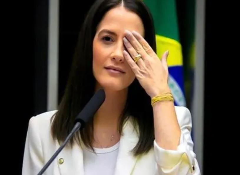 Deputada federal Amália Barros morre aos 39 anos 