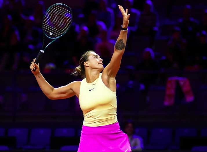 Revigorada, Sabalenka luta para manter liderança obtida com descanso forçado