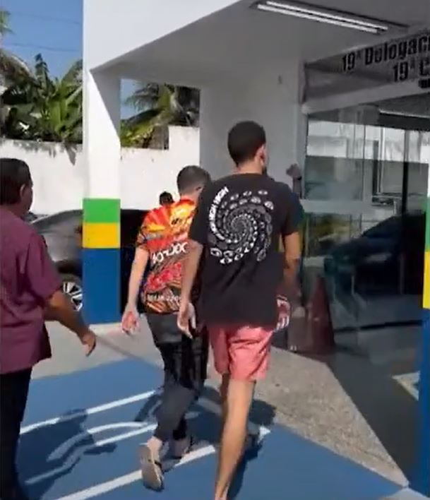 Trio que fazia delivery de drogas em condomínios na Ponta Negra é preso