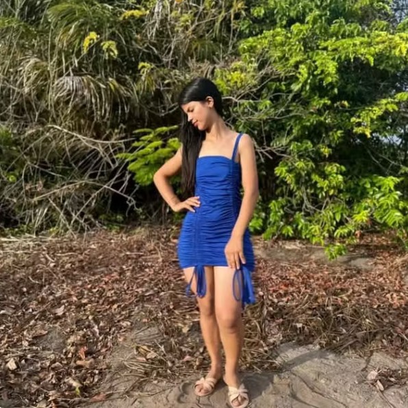 Adolescente de 15 anos morre após choque elétrico com celular na tomada