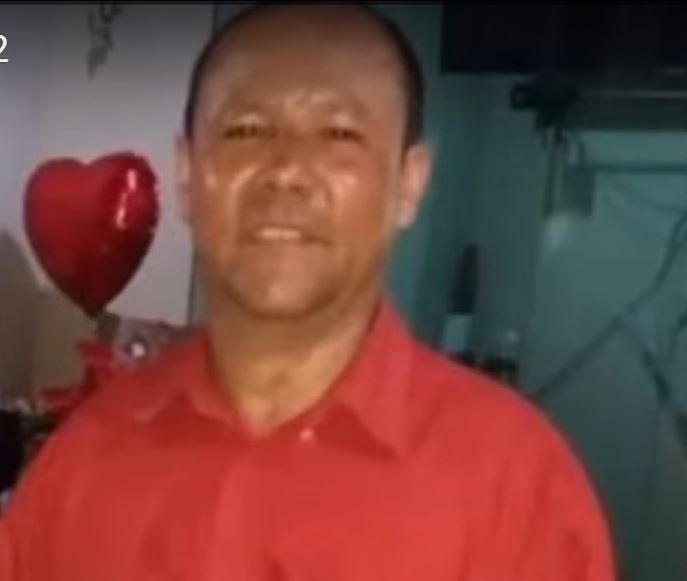 Homem é atacado no meio da rua e morto a facadas no Amazonas