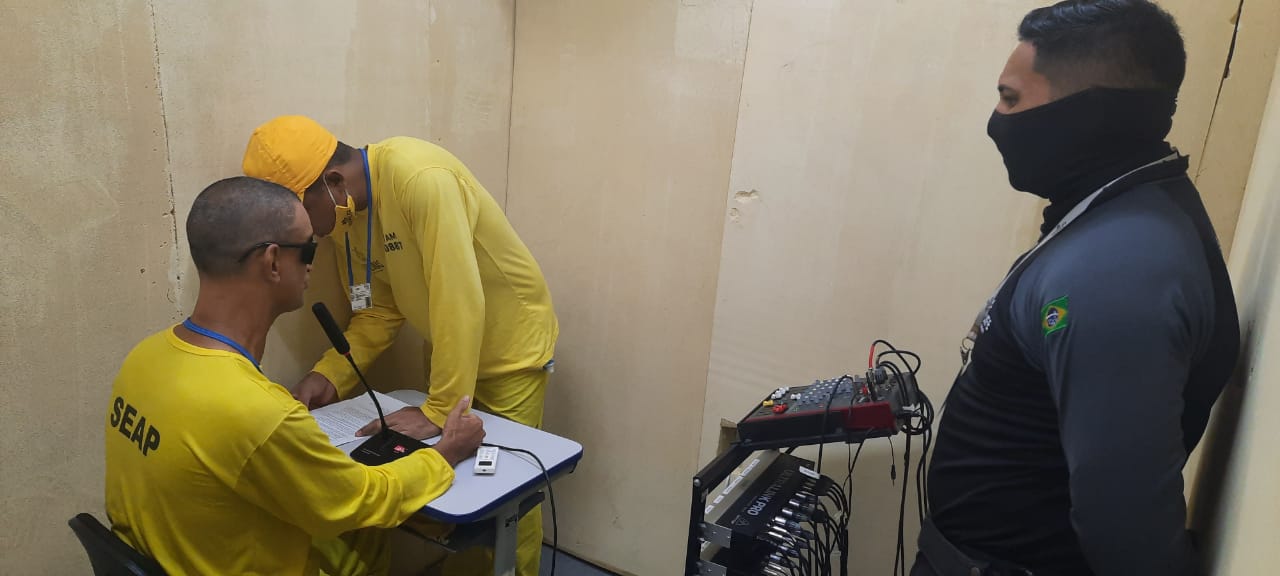 Detentos de presídio em Manaus lançam programa de rádio web